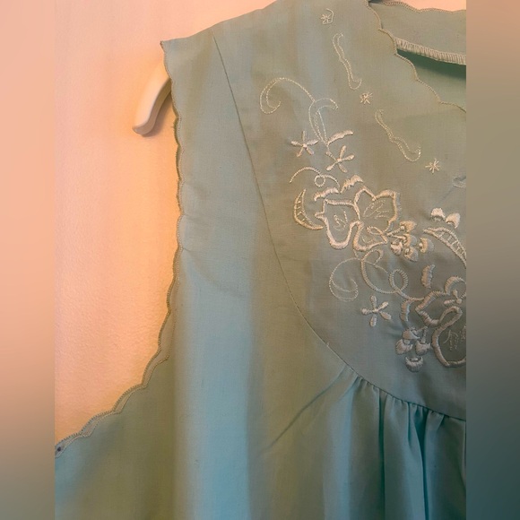 VTG Still NEW 2 pc. Maxi 1970s Embroidered Night gown set . - Picture 5 of 10